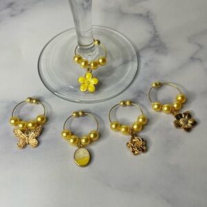 2/$15 ❤️❤️5 yellow and gold wine charms